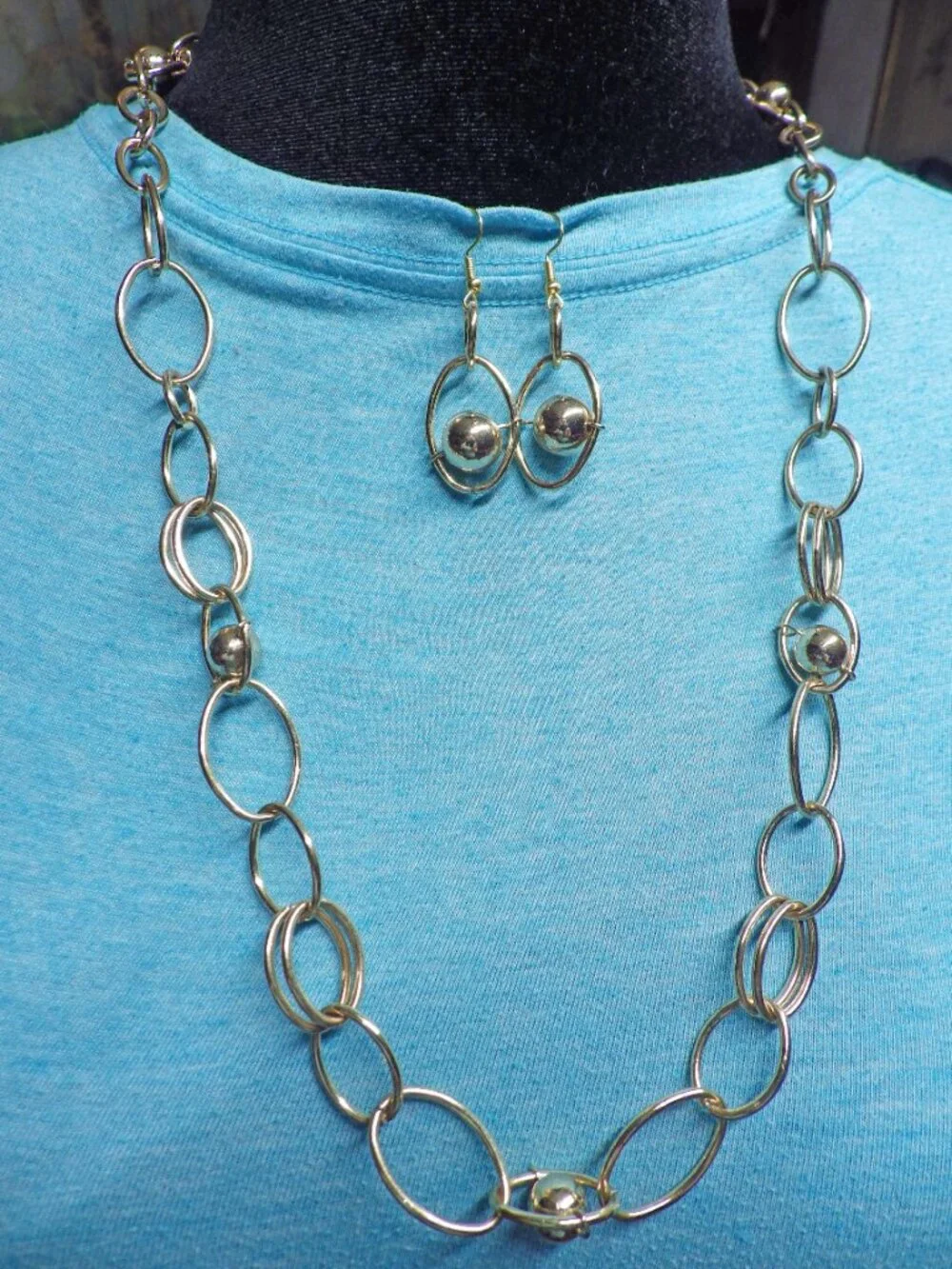 Lot of Gold Tone Chain/Necklaces 4 Necklaces & pr of earrings 720G2